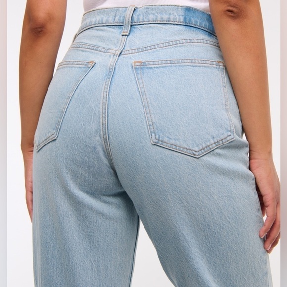 Abercrombie & Fitch '90s Straight Ultra High Rise Jeans - Picture 3 of 10